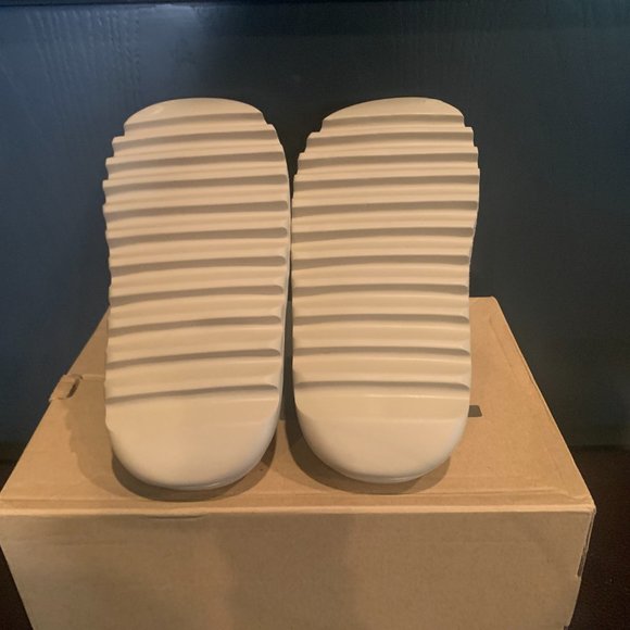 Mens size 11 Yeezy Slide \